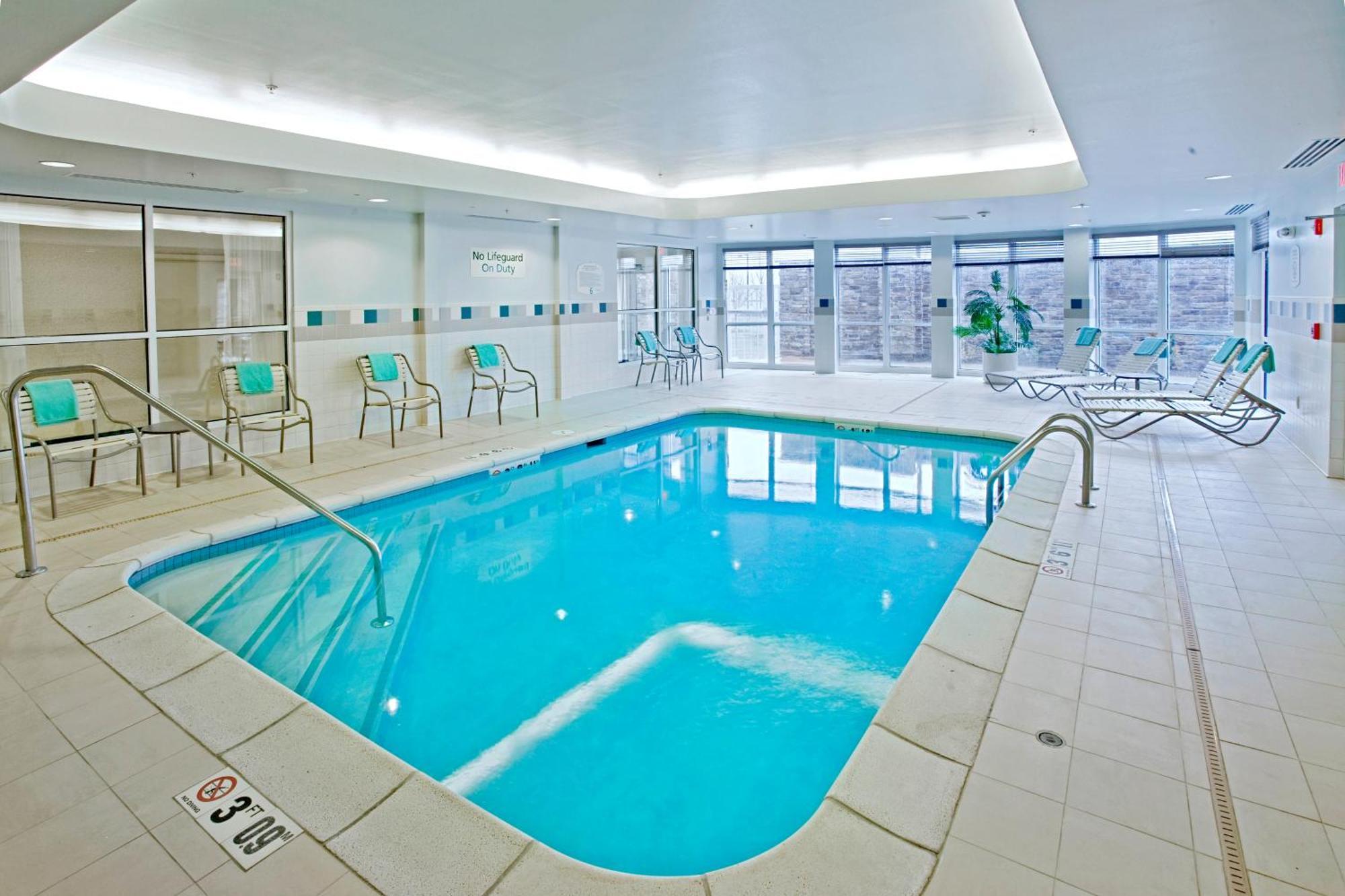 Courtyard Des Moines Ankeny Hotel Ngoại thất bức ảnh