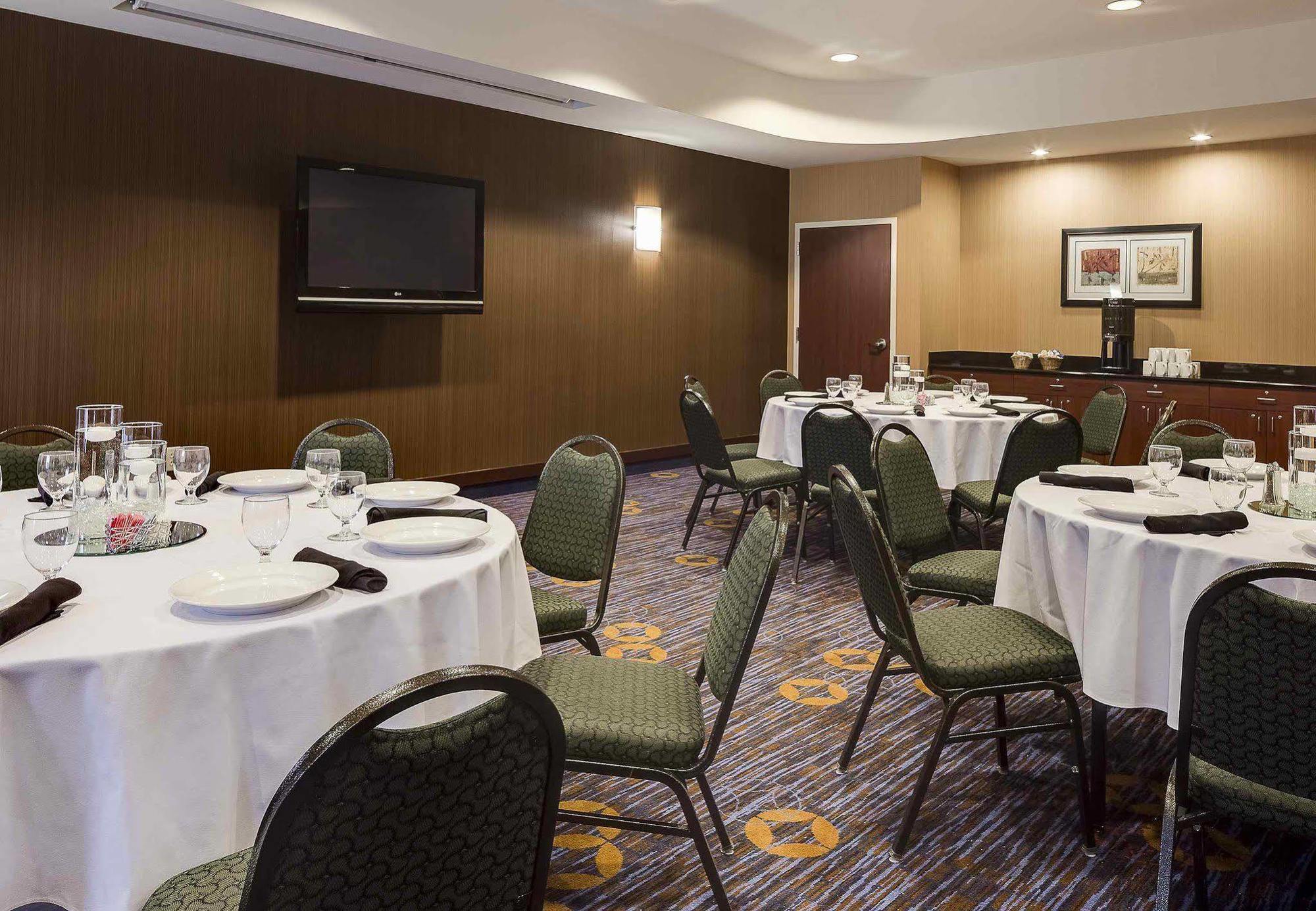 Courtyard Des Moines Ankeny Hotel Ngoại thất bức ảnh